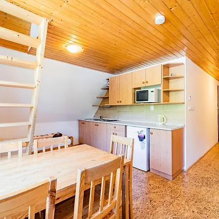 Apartment V Zatisi